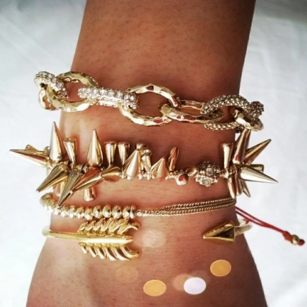 🏹 Stella and Dot Dainty Minimalist Gilded Arrow Cuff Bangle Bracelet 🏹 - Picture 2 of 9